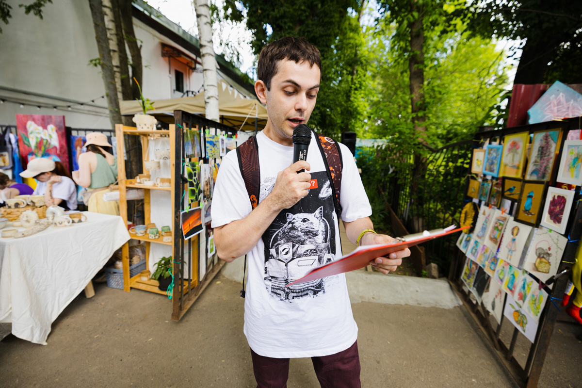 Не важно, что вы знаете об авангарде. Важно, что вы можете узнать о нём больше! До конца июля ЦСК «Флигель» проводит свободный к посещению фестиваль, посвящённый современному искусству. В рамках него проект «Новый стрит-арт» презентовал квест-бродилку «В поисках дома Ольги Розановой». Подробности – в материале.