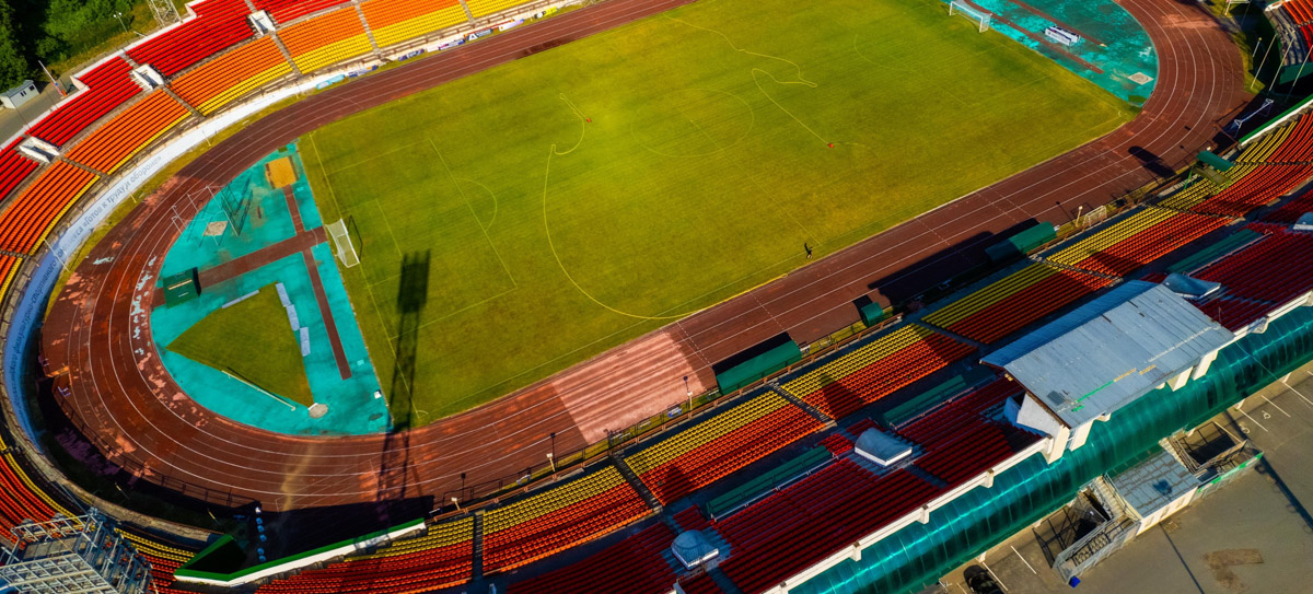 Для постов в сети — обнаженные девушки, для публикаций на личной странице — головокружительные снимки природы с коптера. Некогда столичный фотограф Владимир Кононенко привлек внимание общественности, став причиной перепалок философского характера в местных творческих пабликах: разве приезжие авторы априори лучше местных? «Ключ-Медиа» познакомился с Владимиром Кононенко и узнал, чем приехавший в 33-й регион художник может удивить горожан