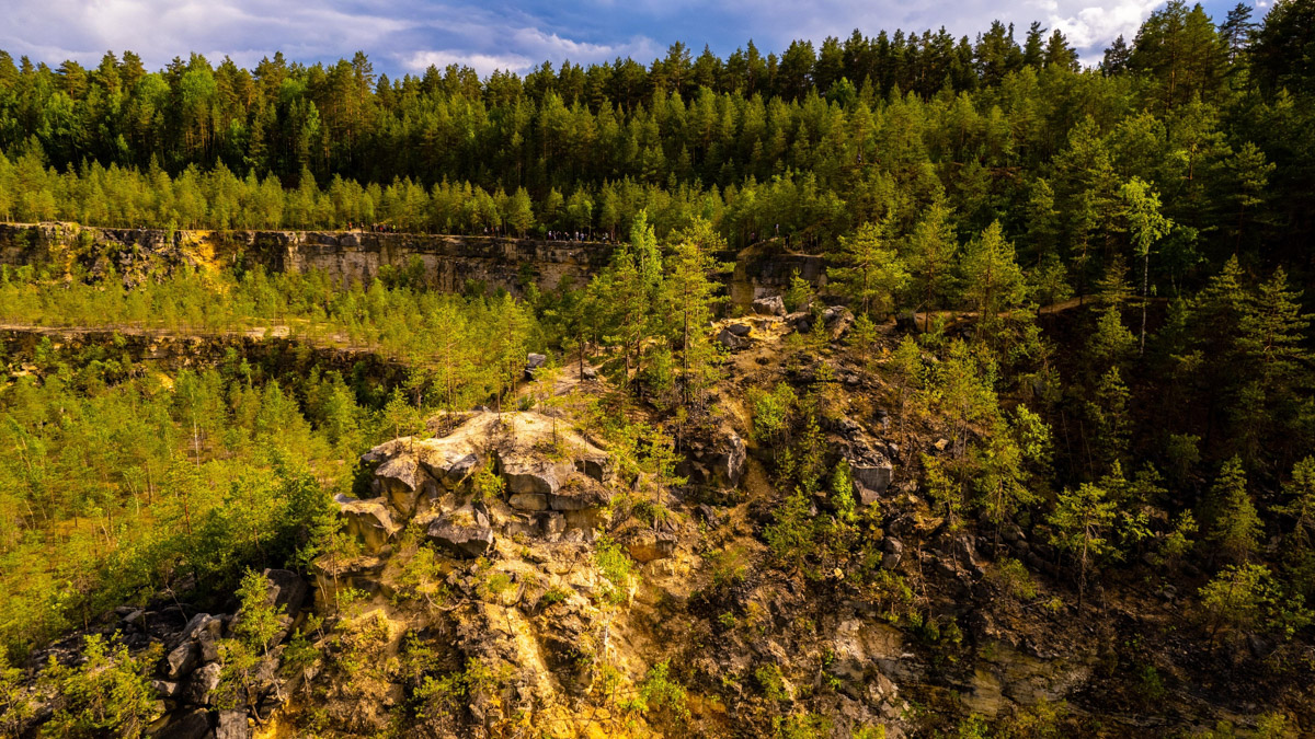 Для постов в сети — обнаженные девушки, для публикаций на личной странице — головокружительные снимки природы с коптера. Некогда столичный фотограф Владимир Кононенко привлек внимание общественности, став причиной перепалок философского характера в местных творческих пабликах: разве приезжие авторы априори лучше местных? «Ключ-Медиа» познакомился с Владимиром Кононенко и узнал, чем приехавший в 33-й регион художник может удивить горожан