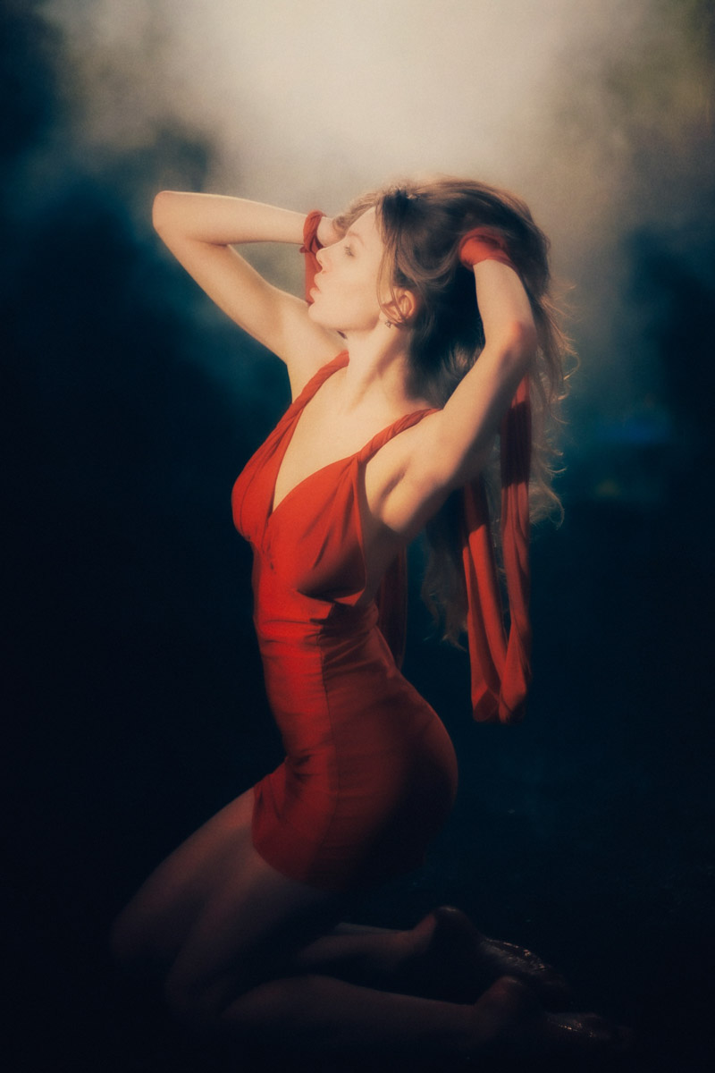 Для постов в сети — обнаженные девушки, для публикаций на личной странице — головокружительные снимки природы с коптера. Некогда столичный фотограф Владимир Кононенко привлек внимание общественности, став причиной перепалок философского характера в местных творческих пабликах: разве приезжие авторы априори лучше местных? «Ключ-Медиа» познакомился с Владимиром Кононенко и узнал, чем приехавший в 33-й регион художник может удивить горожан