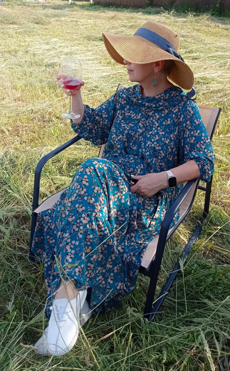 Жительница Владимира приняла участие в марафоне «Неделя без брюк». За семь дней Ирина Дубиневич представила семь разных образов в платьях. Ее идею тут же подхватили коллеги по работе и друзья. Да и сама женщина теперь не спешит возвращаться к прежним нарядам.