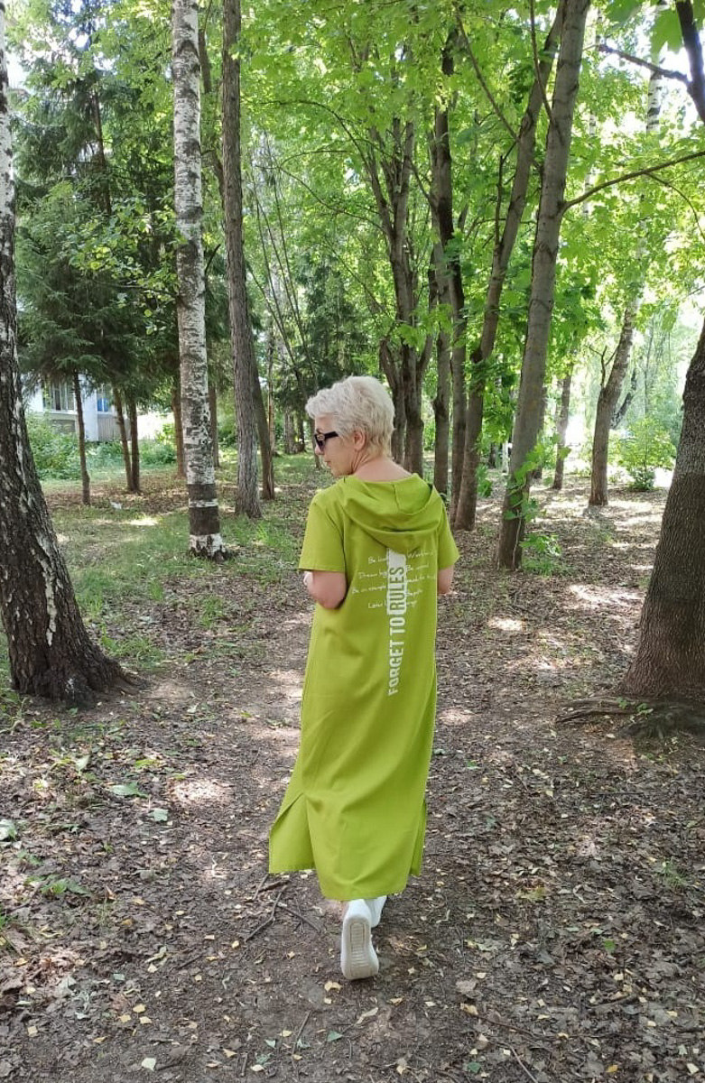 Жительница Владимира приняла участие в марафоне «Неделя без брюк». За семь дней Ирина Дубиневич представила семь разных образов в платьях. Ее идею тут же подхватили коллеги по работе и друзья. Да и сама женщина теперь не спешит возвращаться к прежним нарядам.