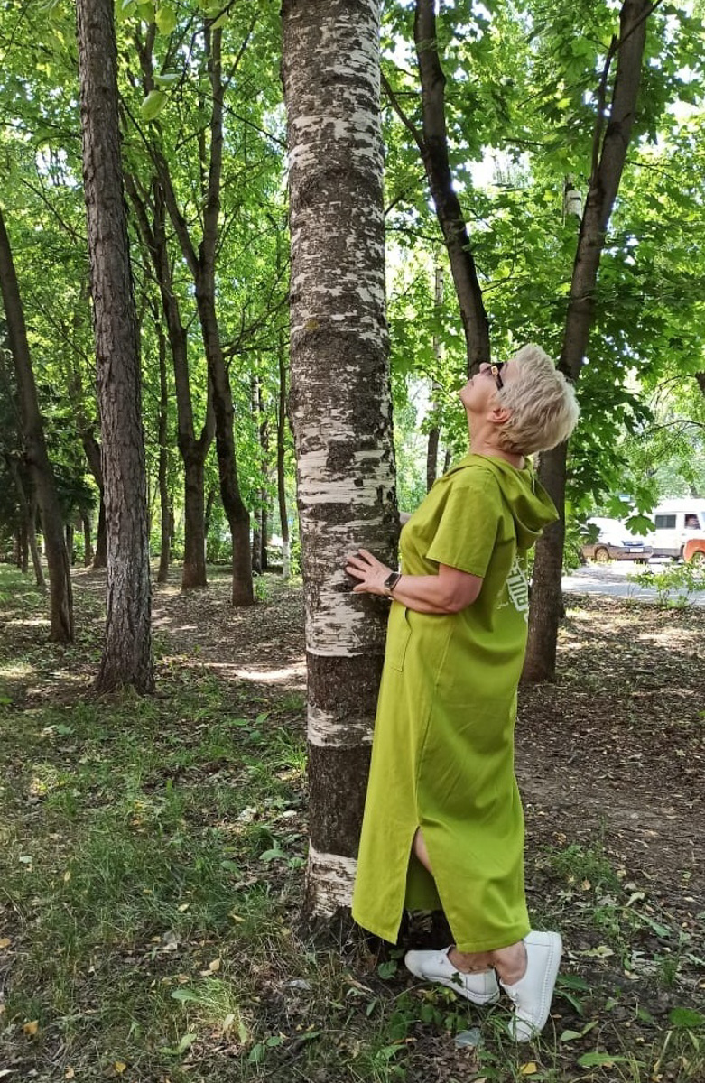 Жительница Владимира приняла участие в марафоне «Неделя без брюк». За семь дней Ирина Дубиневич представила семь разных образов в платьях. Ее идею тут же подхватили коллеги по работе и друзья. Да и сама женщина теперь не спешит возвращаться к прежним нарядам.