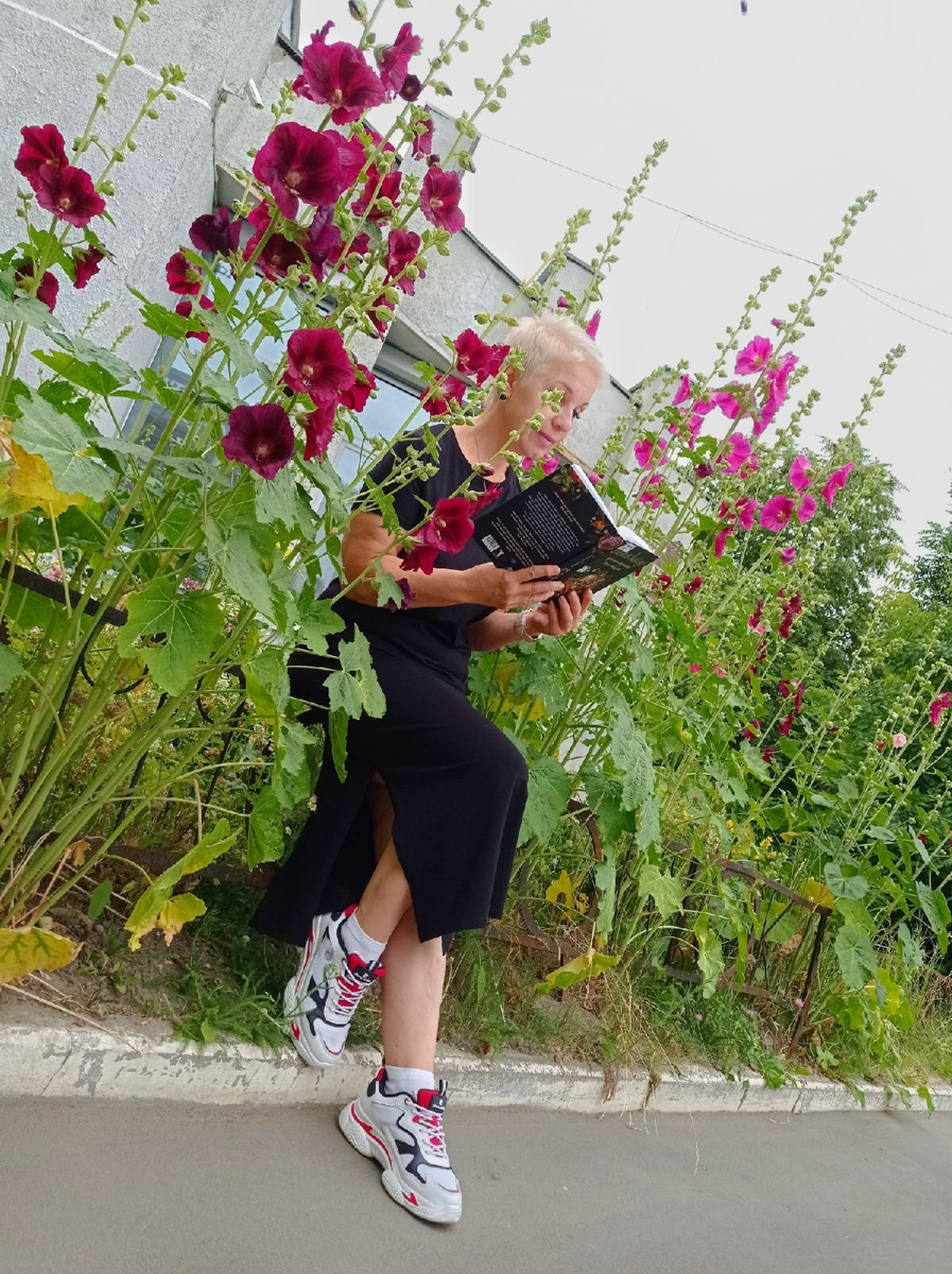 Жительница Владимира приняла участие в марафоне «Неделя без брюк». За семь дней Ирина Дубиневич представила семь разных образов в платьях. Ее идею тут же подхватили коллеги по работе и друзья. Да и сама женщина теперь не спешит возвращаться к прежним нарядам.