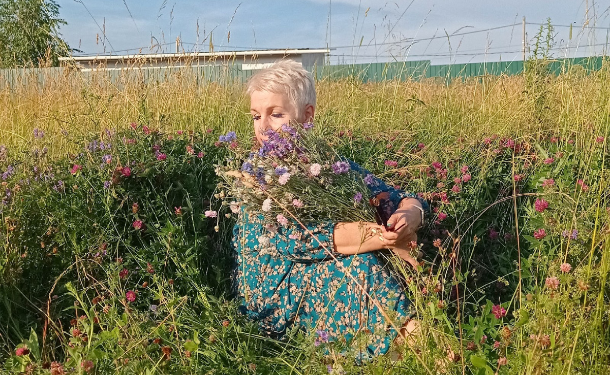 Жительница Владимира приняла участие в марафоне «Неделя без брюк». За семь дней Ирина Дубиневич представила семь разных образов в платьях. Ее идею тут же подхватили коллеги по работе и друзья. Да и сама женщина теперь не спешит возвращаться к прежним нарядам.