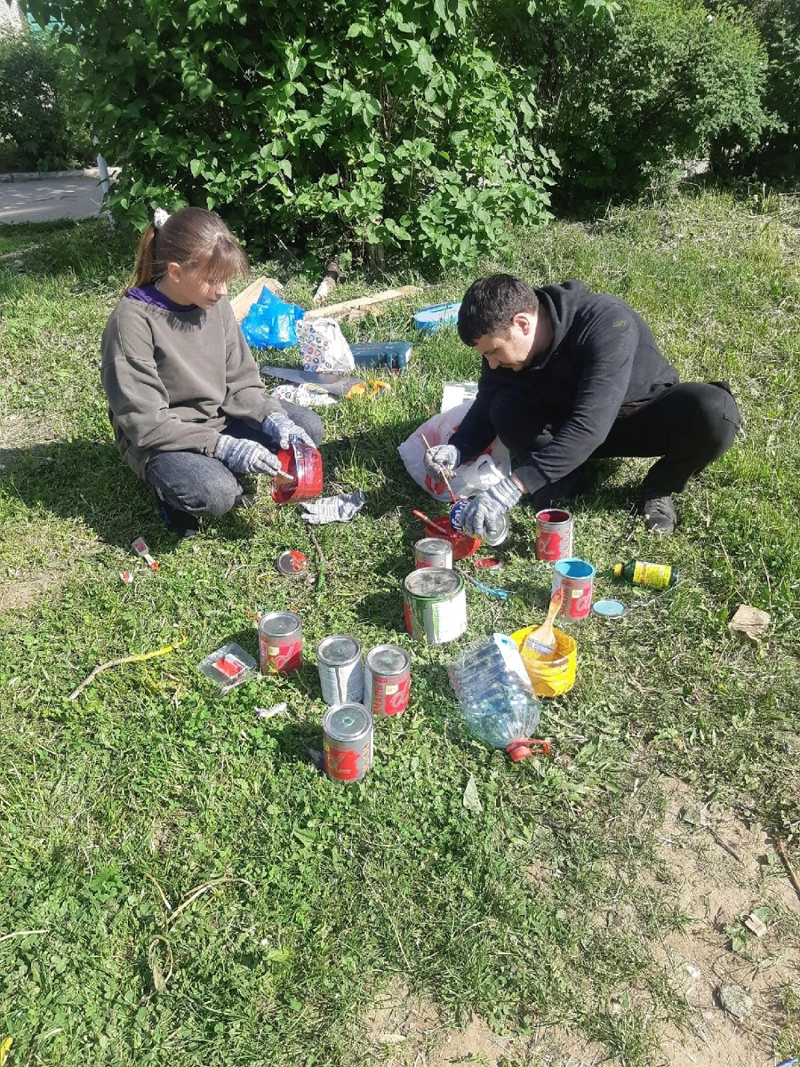 Жители небольшого поселка в Суздальском районе разработали собственный мерч. В ходу уже худи, футболки и кружки. Вещи под брендом «Люди в МЮДе» разыгрывают в местной социальной группе. Впереди — новая линейка уникальной одежды и даже собственный выпуск новостей.