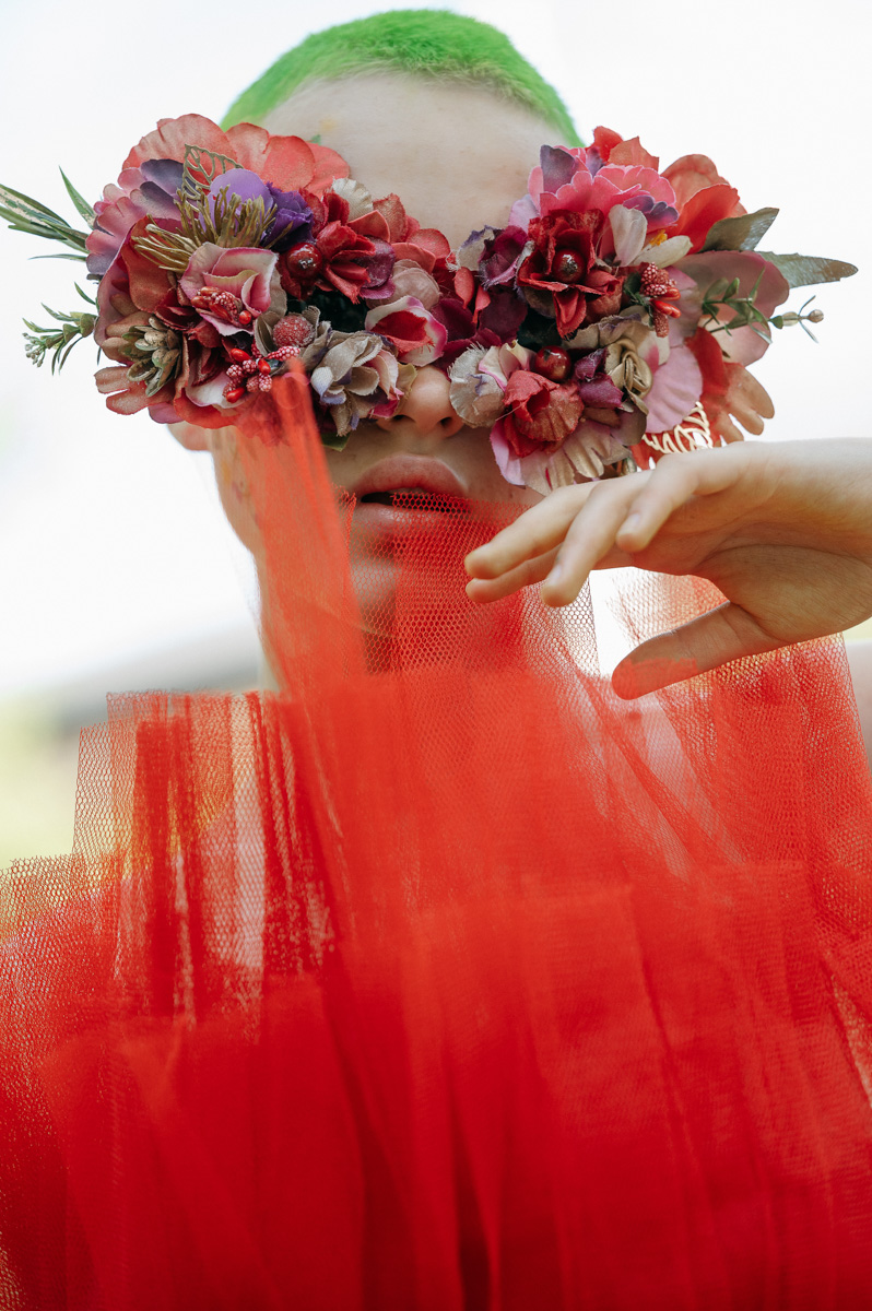 Режиссер родом из Коврова Дарья Мартынова уже давно работает на самом «звездном» уровне. Например, недавно она создала концепт свадьбы известного рэпера Леши Свика и его молодой жены, блогера Ксении Ткачевой, отгремевшей в Москве 30 июня.