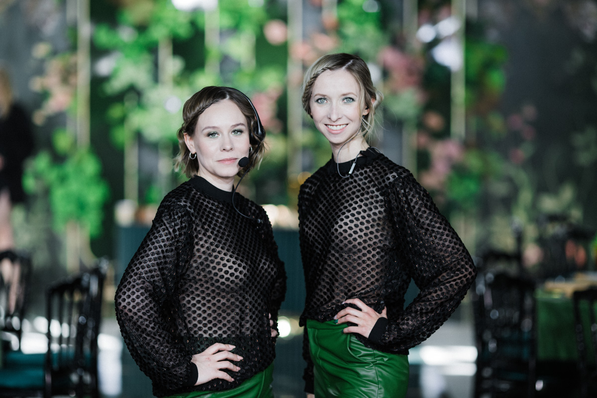 Режиссер родом из Коврова Дарья Мартынова уже давно работает на самом «звездном» уровне. Например, недавно она создала концепт свадьбы известного рэпера Леши Свика и его молодой жены, блогера Ксении Ткачевой, отгремевшей в Москве 30 июня.