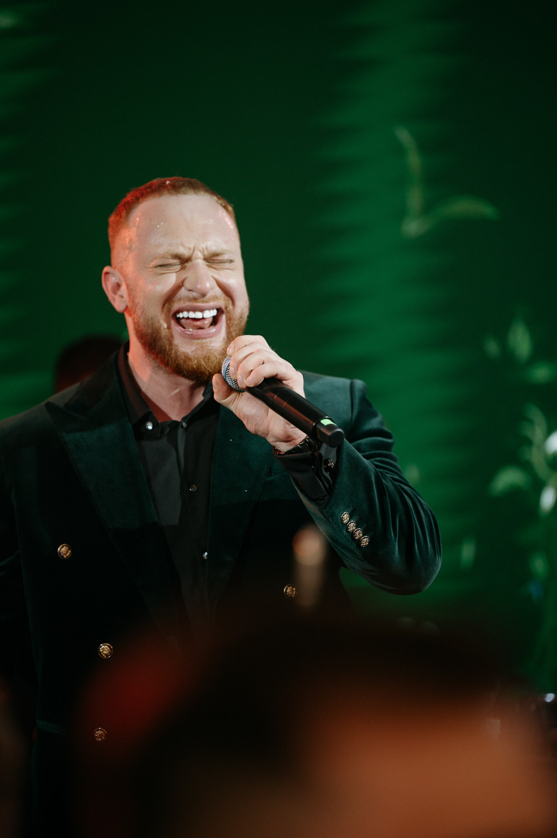 Режиссер родом из Коврова Дарья Мартынова уже давно работает на самом «звездном» уровне. Например, недавно она создала концепт свадьбы известного рэпера Леши Свика и его молодой жены, блогера Ксении Ткачевой, отгремевшей в Москве 30 июня.