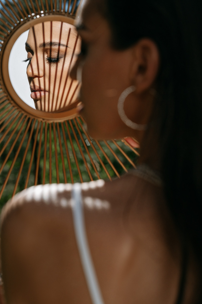 Режиссер родом из Коврова Дарья Мартынова уже давно работает на самом «звездном» уровне. Например, недавно она создала концепт свадьбы известного рэпера Леши Свика и его молодой жены, блогера Ксении Ткачевой, отгремевшей в Москве 30 июня.