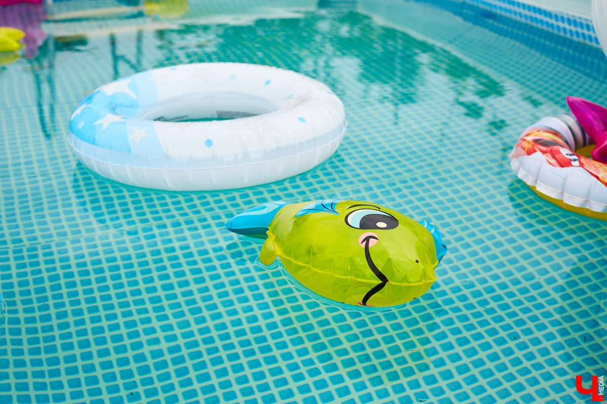 Поменять квартиру в самом центре Владимира на жизнь за городом решатся не все. Но героиня нашего сегодняшнего материала свой выбор сделала в пользу коттеджа. Теперь у нее и ее семьи свой просторный дом с кухней мечты, красивым садом и бассейном.