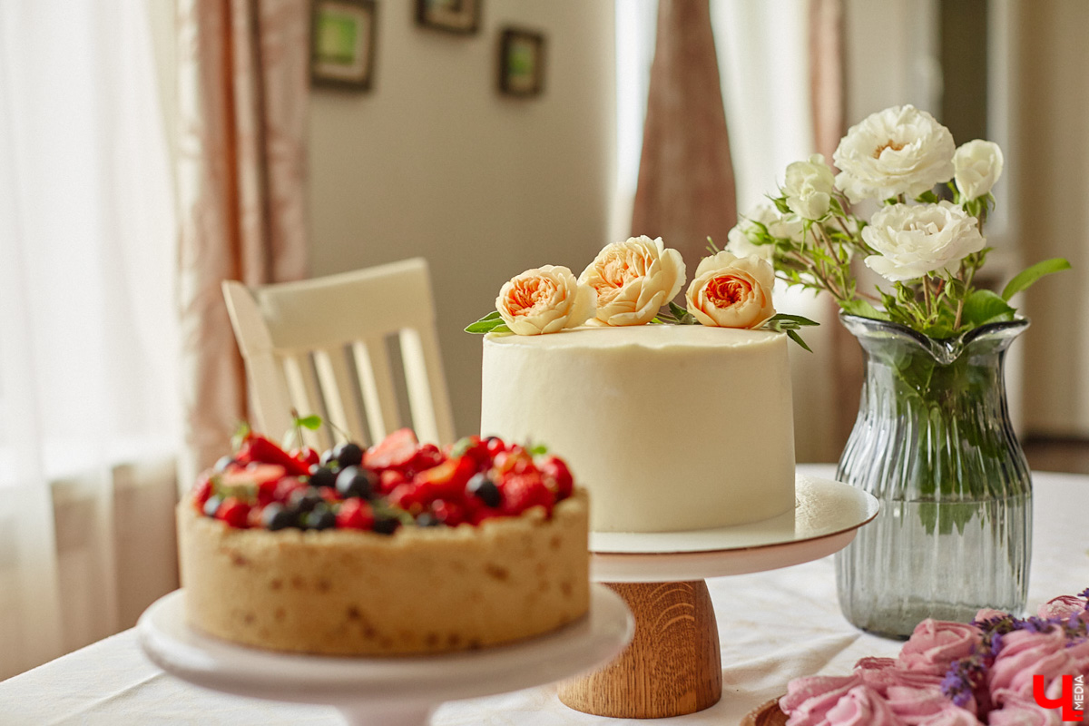 Поменять квартиру в самом центре Владимира на жизнь за городом решатся не все. Но героиня нашего сегодняшнего материала свой выбор сделала в пользу коттеджа. Теперь у нее и ее семьи свой просторный дом с кухней мечты, красивым садом и бассейном.