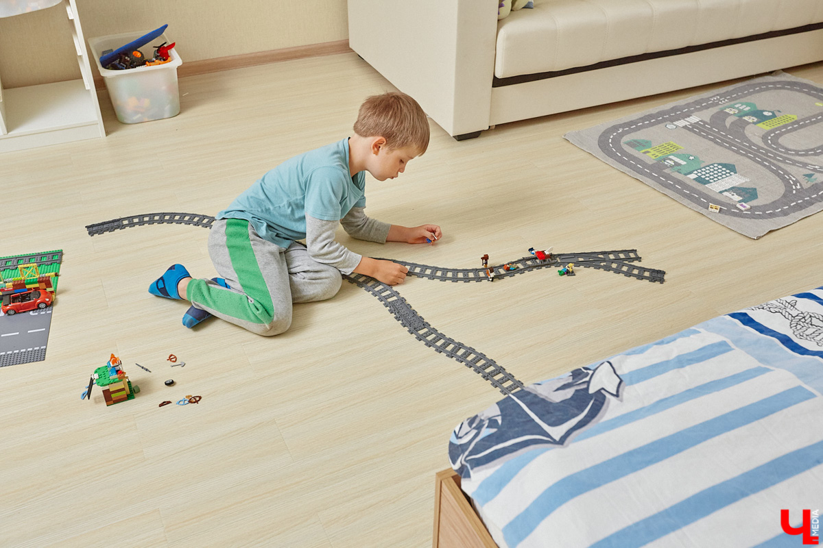 Поменять квартиру в самом центре Владимира на жизнь за городом решатся не все. Но героиня нашего сегодняшнего материала свой выбор сделала в пользу коттеджа. Теперь у нее и ее семьи свой просторный дом с кухней мечты, красивым садом и бассейном.