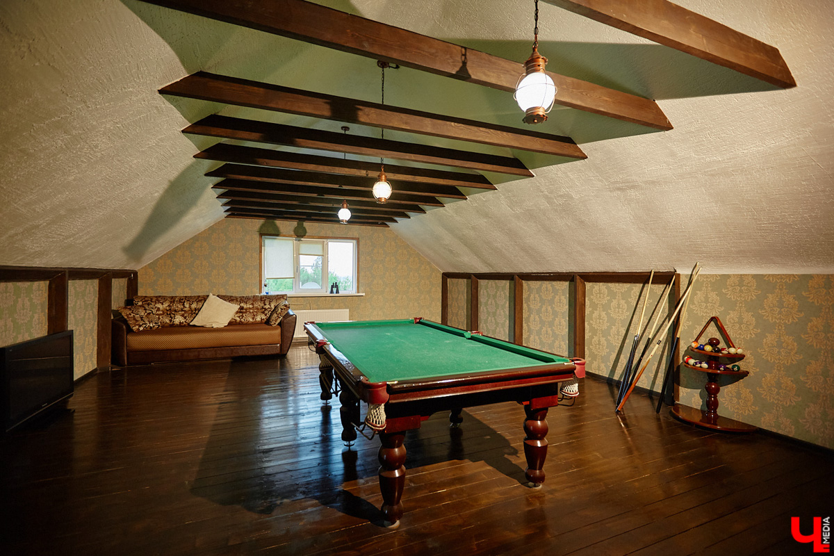 Поменять квартиру в самом центре Владимира на жизнь за городом решатся не все. Но героиня нашего сегодняшнего материала свой выбор сделала в пользу коттеджа. Теперь у нее и ее семьи свой просторный дом с кухней мечты, красивым садом и бассейном.