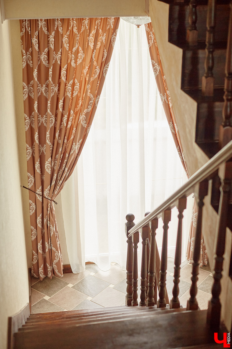 Поменять квартиру в самом центре Владимира на жизнь за городом решатся не все. Но героиня нашего сегодняшнего материала свой выбор сделала в пользу коттеджа. Теперь у нее и ее семьи свой просторный дом с кухней мечты, красивым садом и бассейном.