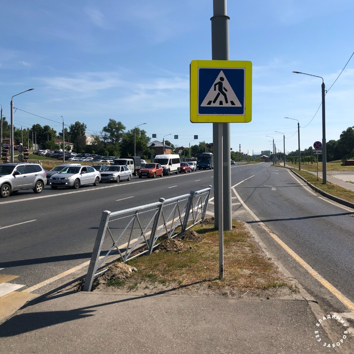 «Падшие» лавочки и «уставшие» заборы. Удивить наших людей «прелестями» благоустройства, глядя на которые сразу слышишь коронную фразу Вовки из Тридевятого царства «И так сойдет!», сложно, но еще возможно.