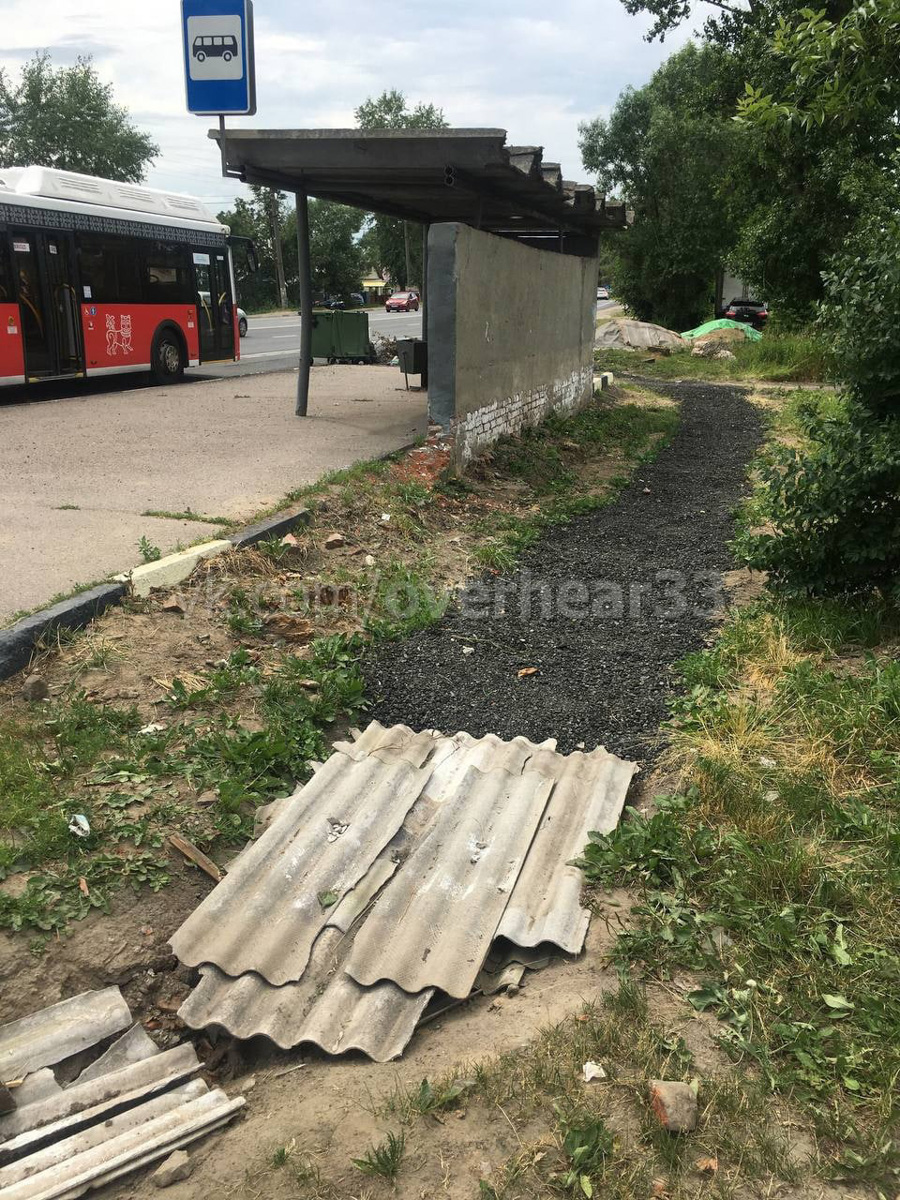 «Падшие» лавочки и «уставшие» заборы. Удивить наших людей «прелестями» благоустройства, глядя на которые сразу слышишь коронную фразу Вовки из Тридевятого царства «И так сойдет!», сложно, но еще возможно.