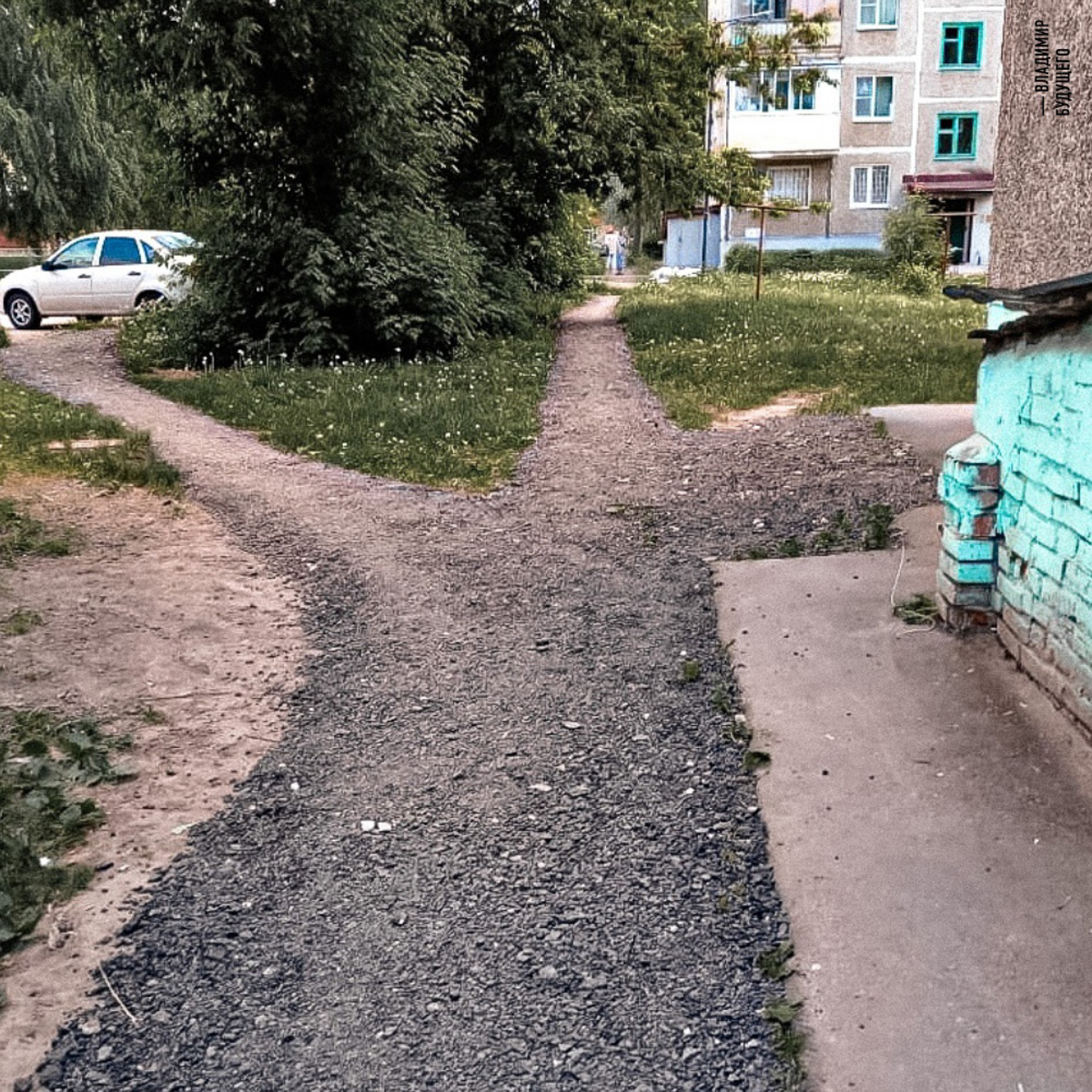 «Падшие» лавочки и «уставшие» заборы. Удивить наших людей «прелестями» благоустройства, глядя на которые сразу слышишь коронную фразу Вовки из Тридевятого царства «И так сойдет!», сложно, но еще возможно.