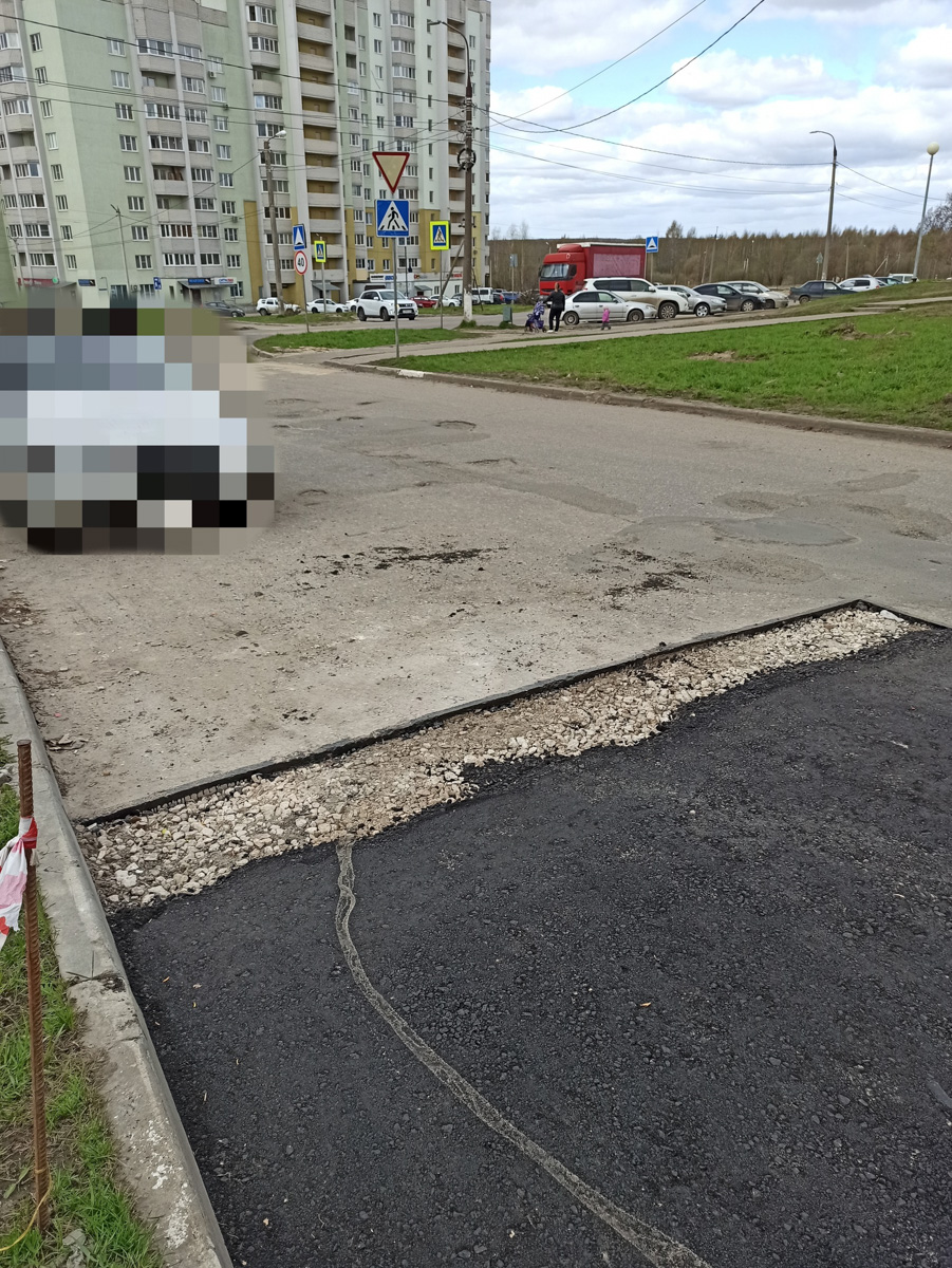 «Падшие» лавочки и «уставшие» заборы. Удивить наших людей «прелестями» благоустройства, глядя на которые сразу слышишь коронную фразу Вовки из Тридевятого царства «И так сойдет!», сложно, но еще возможно.