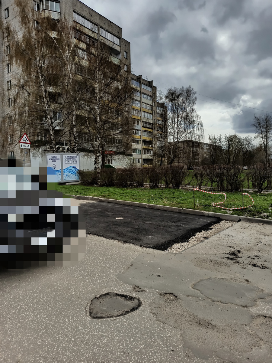 «Падшие» лавочки и «уставшие» заборы. Удивить наших людей «прелестями» благоустройства, глядя на которые сразу слышишь коронную фразу Вовки из Тридевятого царства «И так сойдет!», сложно, но еще возможно.