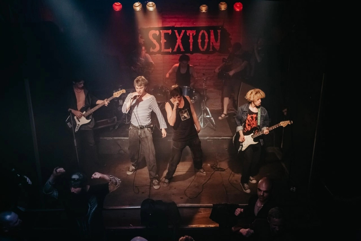 Владимирская певица Юлия Покачалова приняла участие в съемках биографического сериала про легендарную группу «Король и Шут». Девушка рассказала, как ей удалось туда попасть и что больше всего запомнилось.