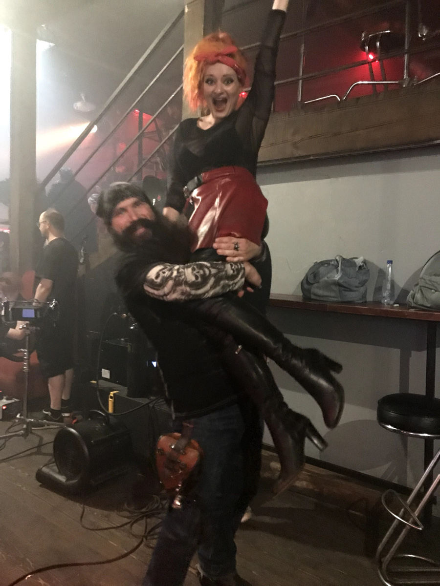 Владимирская певица Юлия Покачалова приняла участие в съемках биографического сериала про легендарную группу «Король и Шут». Девушка рассказала, как ей удалось туда попасть и что больше всего запомнилось.