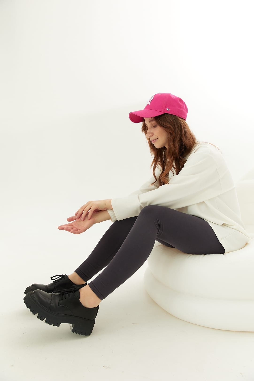 Раньше она носила короткие юбки и предпочитала глубокие вырезы, а теперь выбирает только удобную одежду. Молодой владимирский дизайнер Елизавета Веретенникова продемонстрировала нашему изданию те наряды, в которых она чувствует себя комфортно всегда и везде.