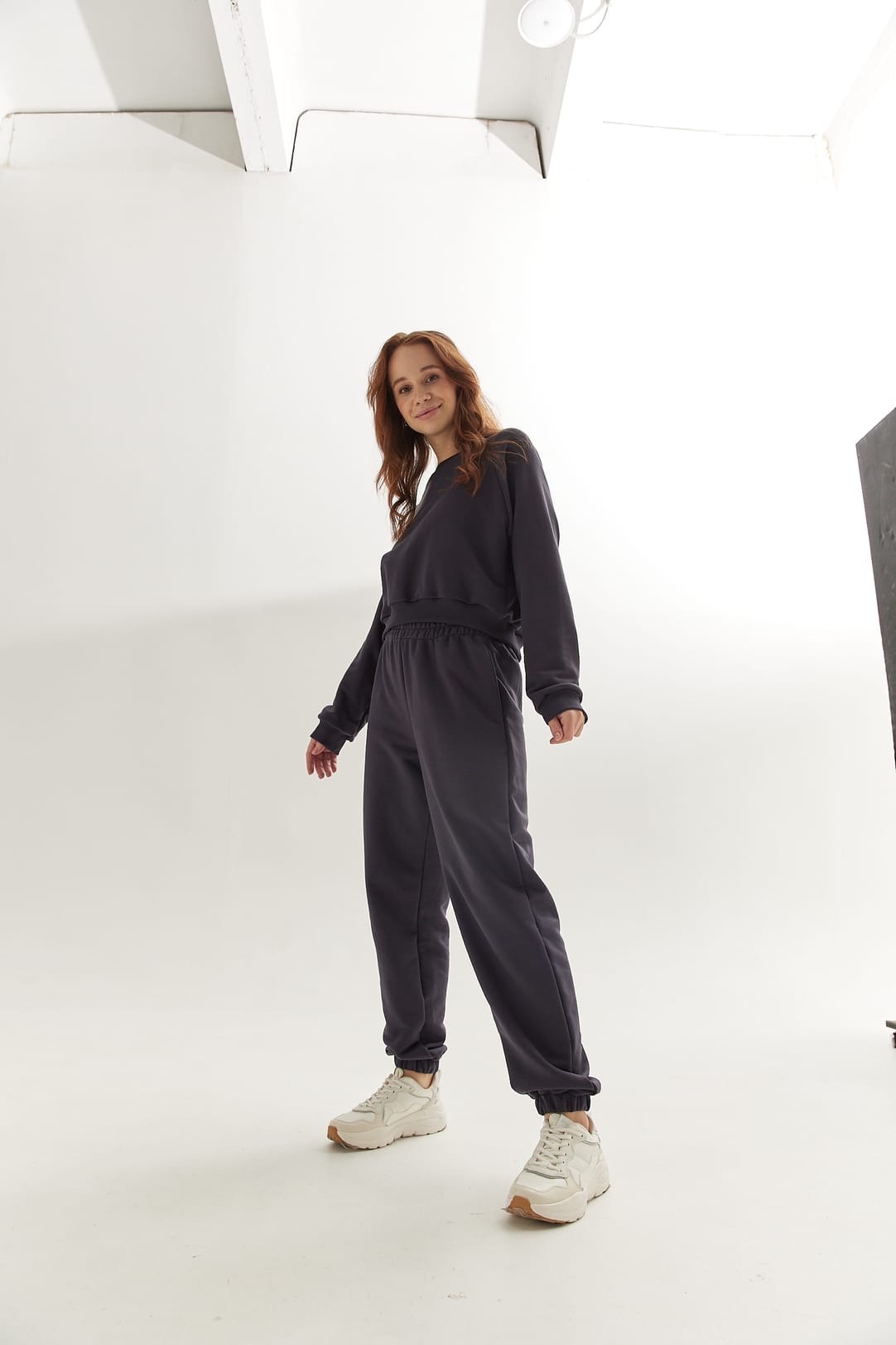 Раньше она носила короткие юбки и предпочитала глубокие вырезы, а теперь выбирает только удобную одежду. Молодой владимирский дизайнер Елизавета Веретенникова продемонстрировала нашему изданию те наряды, в которых она чувствует себя комфортно всегда и везде.