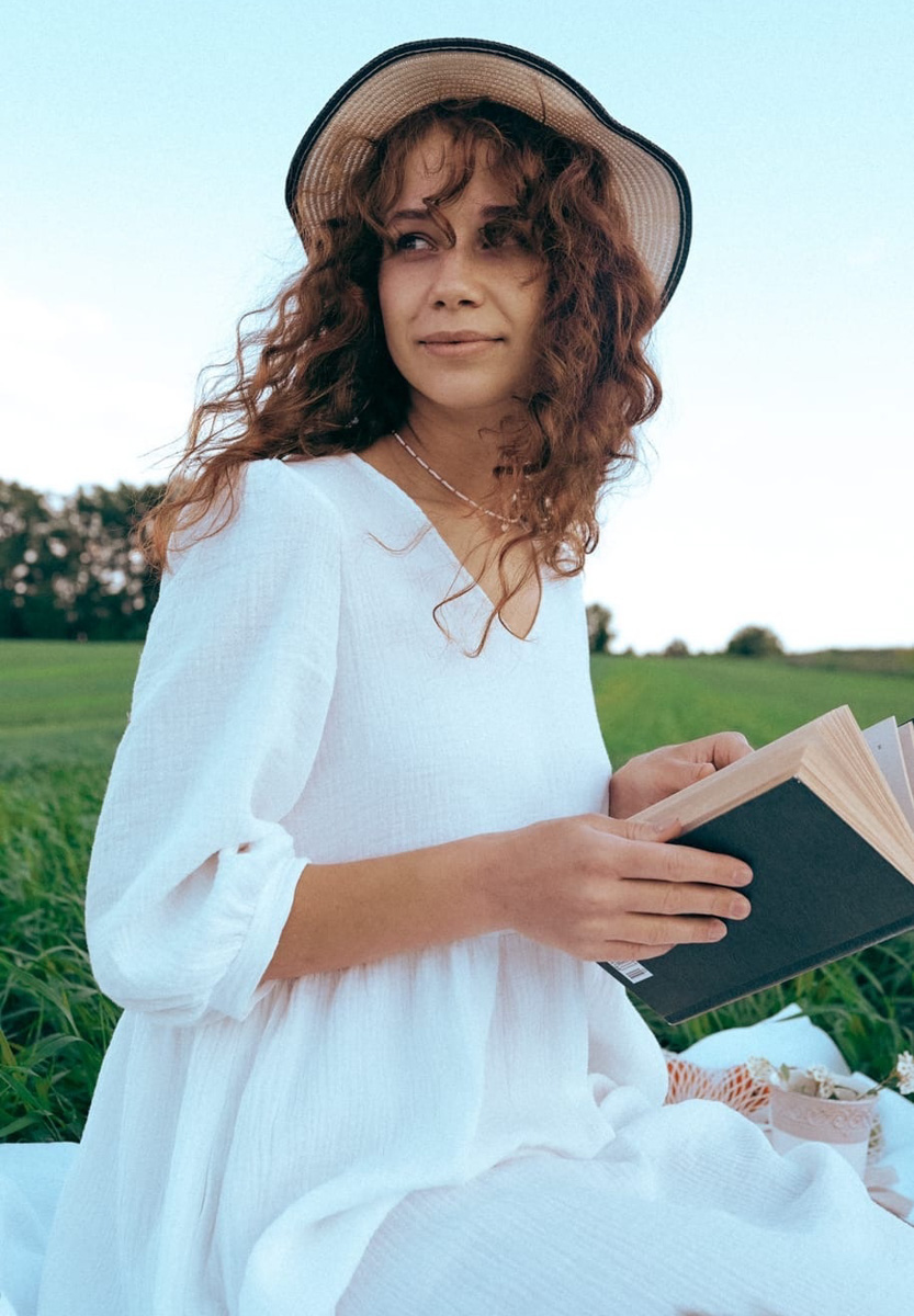 Раньше она носила короткие юбки и предпочитала глубокие вырезы, а теперь выбирает только удобную одежду. Молодой владимирский дизайнер Елизавета Веретенникова продемонстрировала нашему изданию те наряды, в которых она чувствует себя комфортно всегда и везде.