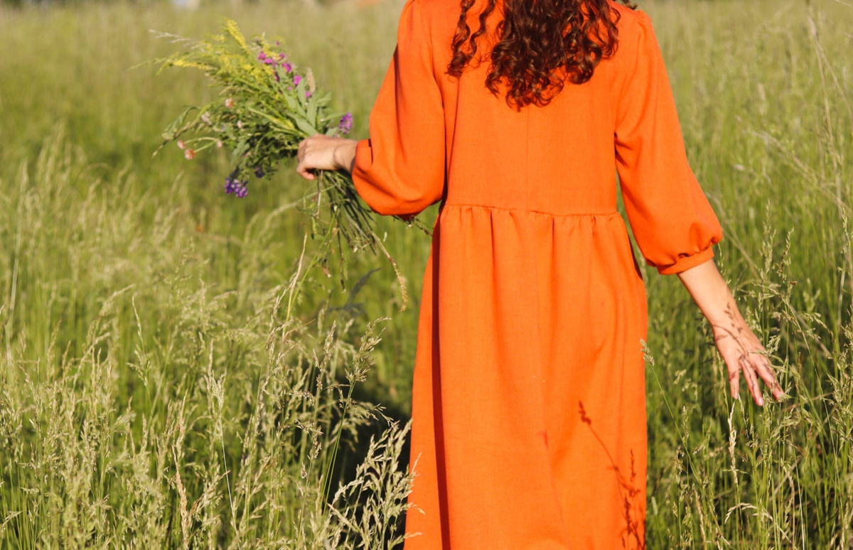 Раньше она носила короткие юбки и предпочитала глубокие вырезы, а теперь выбирает только удобную одежду. Молодой владимирский дизайнер Елизавета Веретенникова продемонстрировала нашему изданию те наряды, в которых она чувствует себя комфортно всегда и везде.