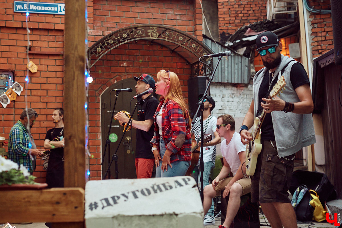 Некоторые владимирские предприниматели не выдерживают экономических трудностей и прощаются с некогда прибыльным делом. Горожанам в таких ситуациях остается лишь скучать по любимым заведениям. Вспомним несколько локаций, исчезнувших с радаров в недавнем прошлом. Спойлер: возможны камбэки.