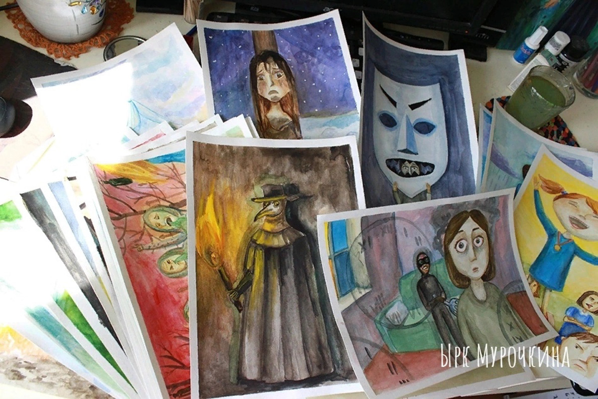 Талантливый человек талантлив во всем. Вот и владимирская певица и художница, известная в публичном пространстве под псевдонимом Ырк Мурочкина, не исключение. Девушка умеет быть оригинальной во всем, и одна из ее последних работ – собственноручно нарисованная колода метафорических карт – тому подтверждение.