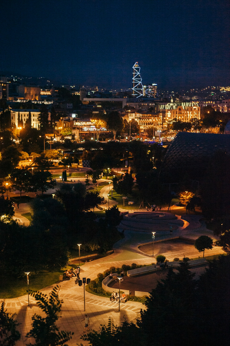 Фотограф из Владимира вошел в число победителей всероссийского фотоконкурса «Моя планета. Чудеса России». Из 3 тысяч работ жюри отобрало всего 43. Среди них и снимок Владимира Никонова «Остров». Как появилась идея этого кадра, чем фотографа привлекают Грузия и Армения и почему он неизменно возвращается в Суздаль? Владимир Никонов рассказал об этом «Ключ-Медиа».