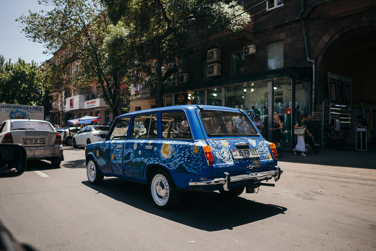 Фотограф из Владимира вошел в число победителей всероссийского фотоконкурса «Моя планета. Чудеса России». Из 3 тысяч работ жюри отобрало всего 43. Среди них и снимок Владимира Никонова «Остров». Как появилась идея этого кадра, чем фотографа привлекают Грузия и Армения и почему он неизменно возвращается в Суздаль? Владимир Никонов рассказал об этом «Ключ-Медиа».