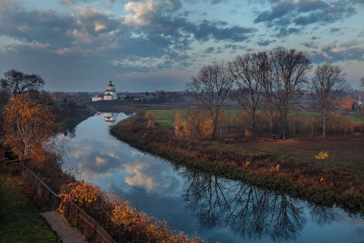 Фотограф из Владимира вошел в число победителей всероссийского фотоконкурса «Моя планета. Чудеса России». Из 3 тысяч работ жюри отобрало всего 43. Среди них и снимок Владимира Никонова «Остров». Как появилась идея этого кадра, чем фотографа привлекают Грузия и Армения и почему он неизменно возвращается в Суздаль? Владимир Никонов рассказал об этом «Ключ-Медиа».
