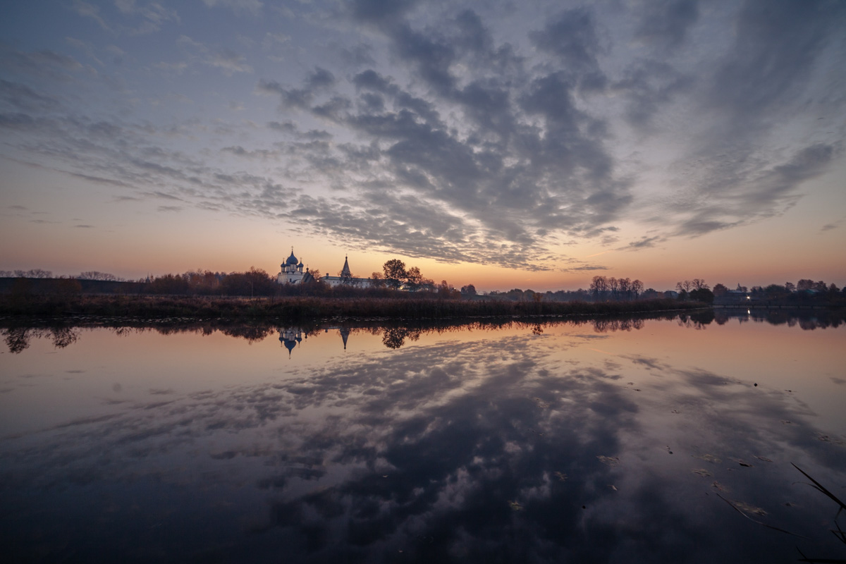 Фотограф из Владимира вошел в число победителей всероссийского фотоконкурса «Моя планета. Чудеса России». Из 3 тысяч работ жюри отобрало всего 43. Среди них и снимок Владимира Никонова «Остров». Как появилась идея этого кадра, чем фотографа привлекают Грузия и Армения и почему он неизменно возвращается в Суздаль? Владимир Никонов рассказал об этом «Ключ-Медиа».