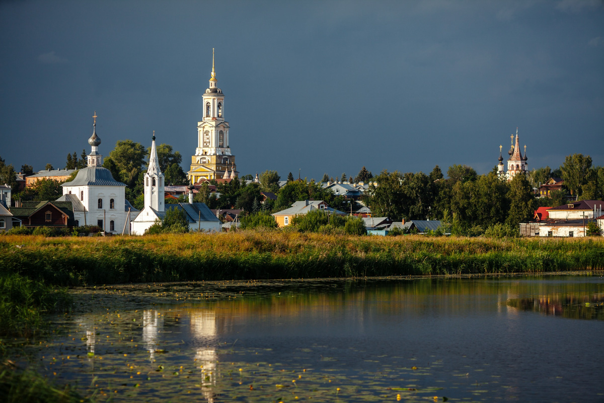 Фотограф из Владимира вошел в число победителей всероссийского фотоконкурса «Моя планета. Чудеса России». Из 3 тысяч работ жюри отобрало всего 43. Среди них и снимок Владимира Никонова «Остров». Как появилась идея этого кадра, чем фотографа привлекают Грузия и Армения и почему он неизменно возвращается в Суздаль? Владимир Никонов рассказал об этом «Ключ-Медиа».
