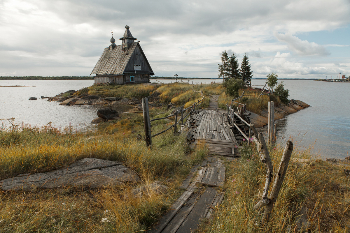 Фотограф из Владимира вошел в число победителей всероссийского фотоконкурса «Моя планета. Чудеса России». Из 3 тысяч работ жюри отобрало всего 43. Среди них и снимок Владимира Никонова «Остров». Как появилась идея этого кадра, чем фотографа привлекают Грузия и Армения и почему он неизменно возвращается в Суздаль? Владимир Никонов рассказал об этом «Ключ-Медиа».
