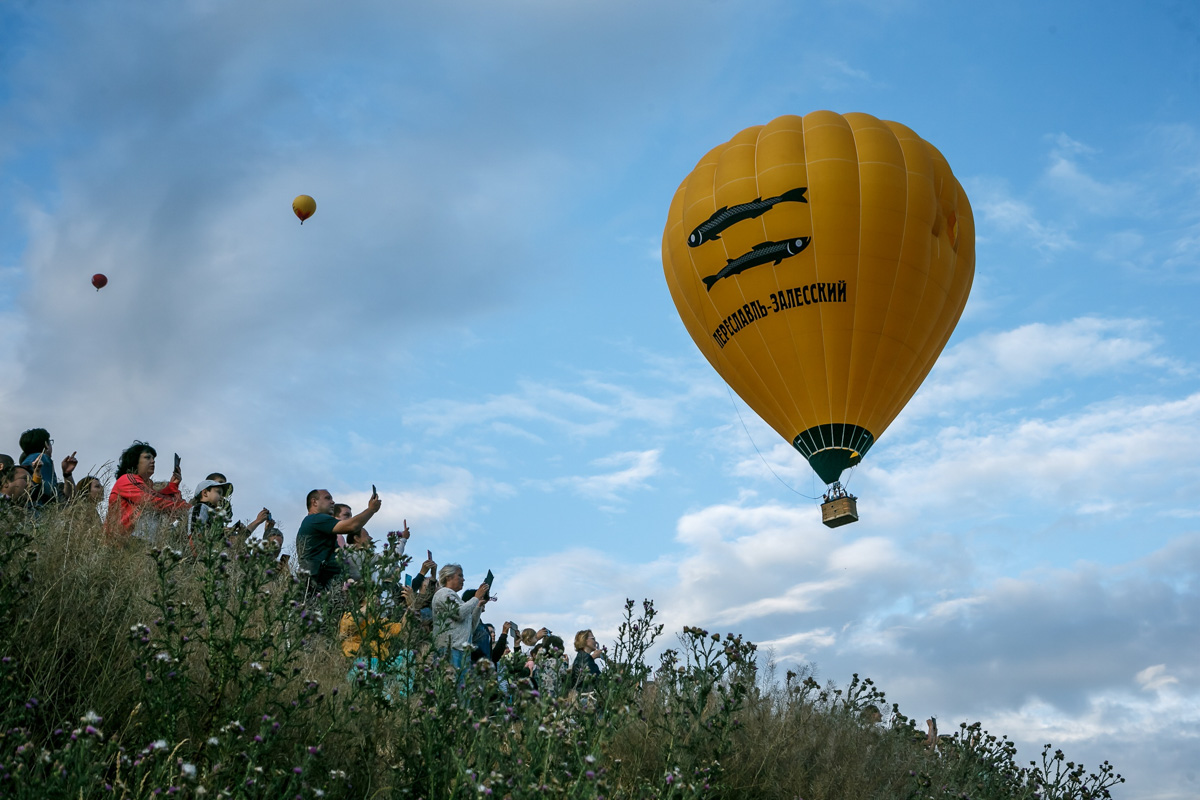 С 20 июля на пару дней древний Суздаль превратился в центр фестиваля воздухоплавания «Золотое кольцо России». И это одно из красивейших событий лета во Владимирской области. Без лишних слов — смотрите сами!