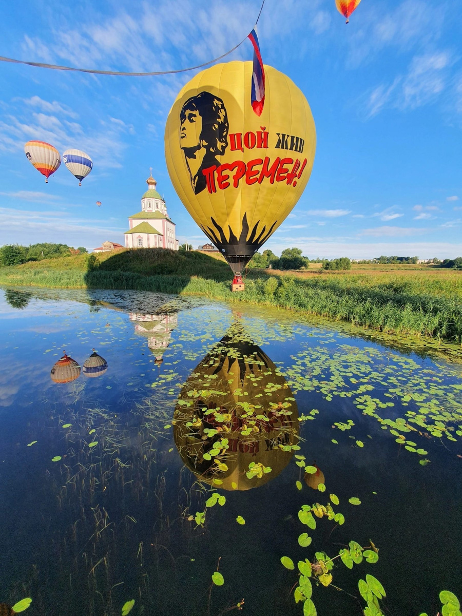 С 20 июля на пару дней древний Суздаль превратился в центр фестиваля воздухоплавания «Золотое кольцо России». И это одно из красивейших событий лета во Владимирской области. Без лишних слов — смотрите сами!