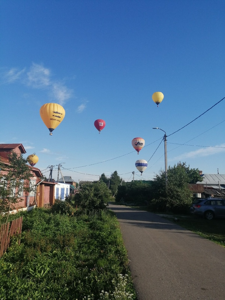С 20 июля на пару дней древний Суздаль превратился в центр фестиваля воздухоплавания «Золотое кольцо России». И это одно из красивейших событий лета во Владимирской области. Без лишних слов — смотрите сами!