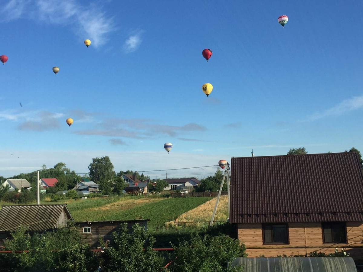 С 20 июля на пару дней древний Суздаль превратился в центр фестиваля воздухоплавания «Золотое кольцо России». И это одно из красивейших событий лета во Владимирской области. Без лишних слов — смотрите сами!