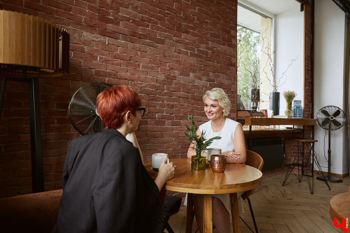 Ирину Шепелеву часто сравнивают с актрисой Кэмерон Диас, но она предпочитает быть самой собой. По этому же принципу Ирина построила и свою компанию по производству эксклюзивной мебели и текстиля для дома. Как удается заниматься бизнесом, воспитывать двоих замечательных детей и оставаться собой, бизнес-леди рассказала в эксклюзивном интервью «Ключ-Медиа».