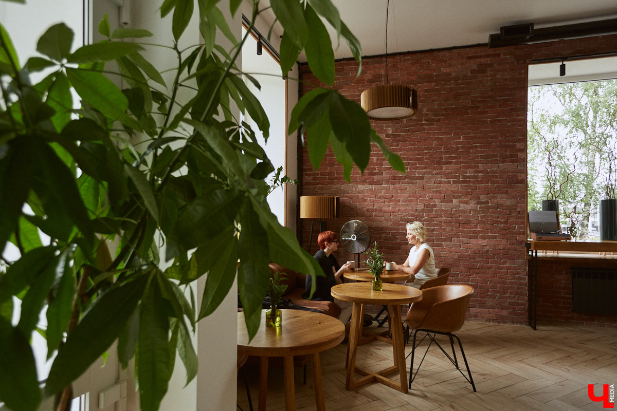 Ирину Шепелеву часто сравнивают с актрисой Кэмерон Диас, но она предпочитает быть самой собой. По этому же принципу Ирина построила и свою компанию по производству эксклюзивной мебели и текстиля для дома. Как удается заниматься бизнесом, воспитывать двоих замечательных детей и оставаться собой, бизнес-леди рассказала в эксклюзивном интервью «Ключ-Медиа».