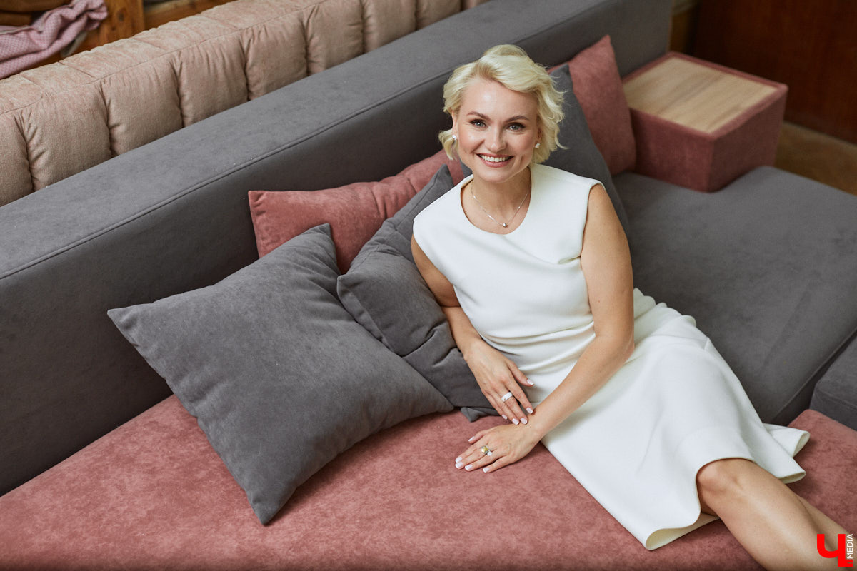 Ирину Шепелеву часто сравнивают с актрисой Кэмерон Диас, но она предпочитает быть самой собой. По этому же принципу Ирина построила и свою компанию по производству эксклюзивной мебели и текстиля для дома. Как удается заниматься бизнесом, воспитывать двоих замечательных детей и оставаться собой, бизнес-леди рассказала в эксклюзивном интервью «Ключ-Медиа».