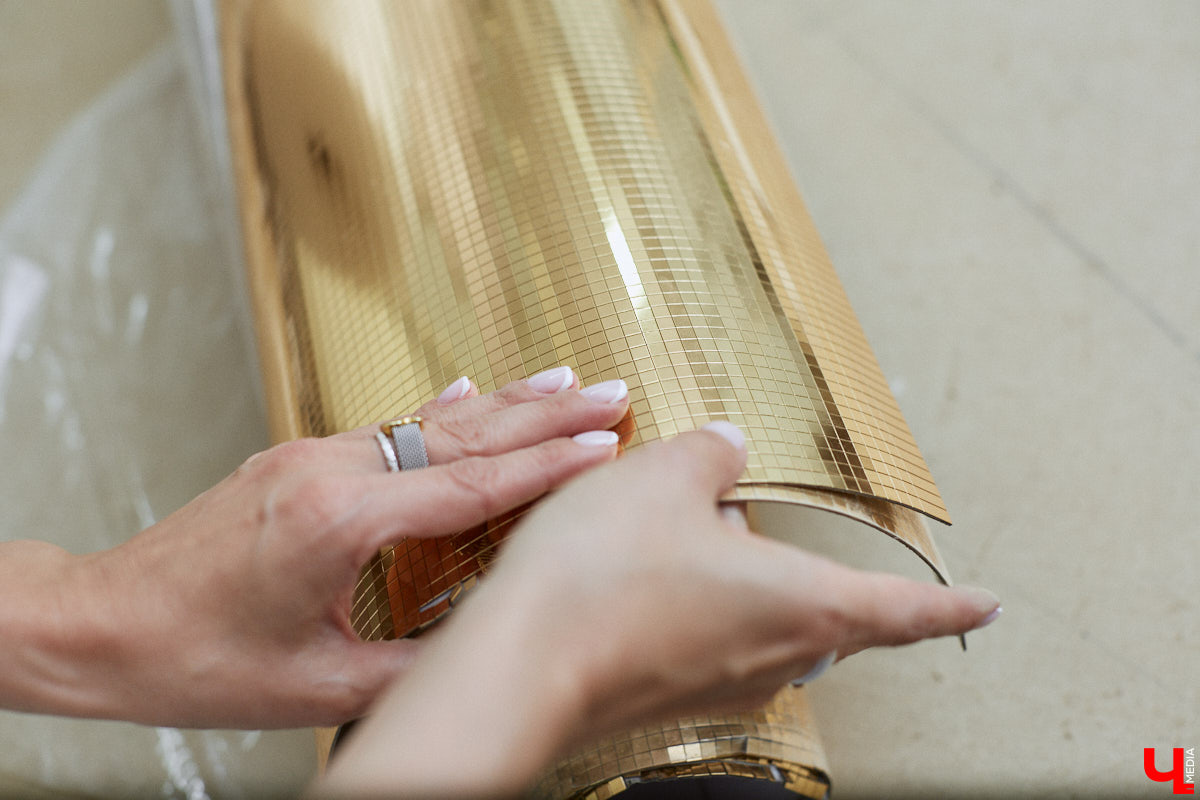 Ирину Шепелеву часто сравнивают с актрисой Кэмерон Диас, но она предпочитает быть самой собой. По этому же принципу Ирина построила и свою компанию по производству эксклюзивной мебели и текстиля для дома. Как удается заниматься бизнесом, воспитывать двоих замечательных детей и оставаться собой, бизнес-леди рассказала в эксклюзивном интервью «Ключ-Медиа».