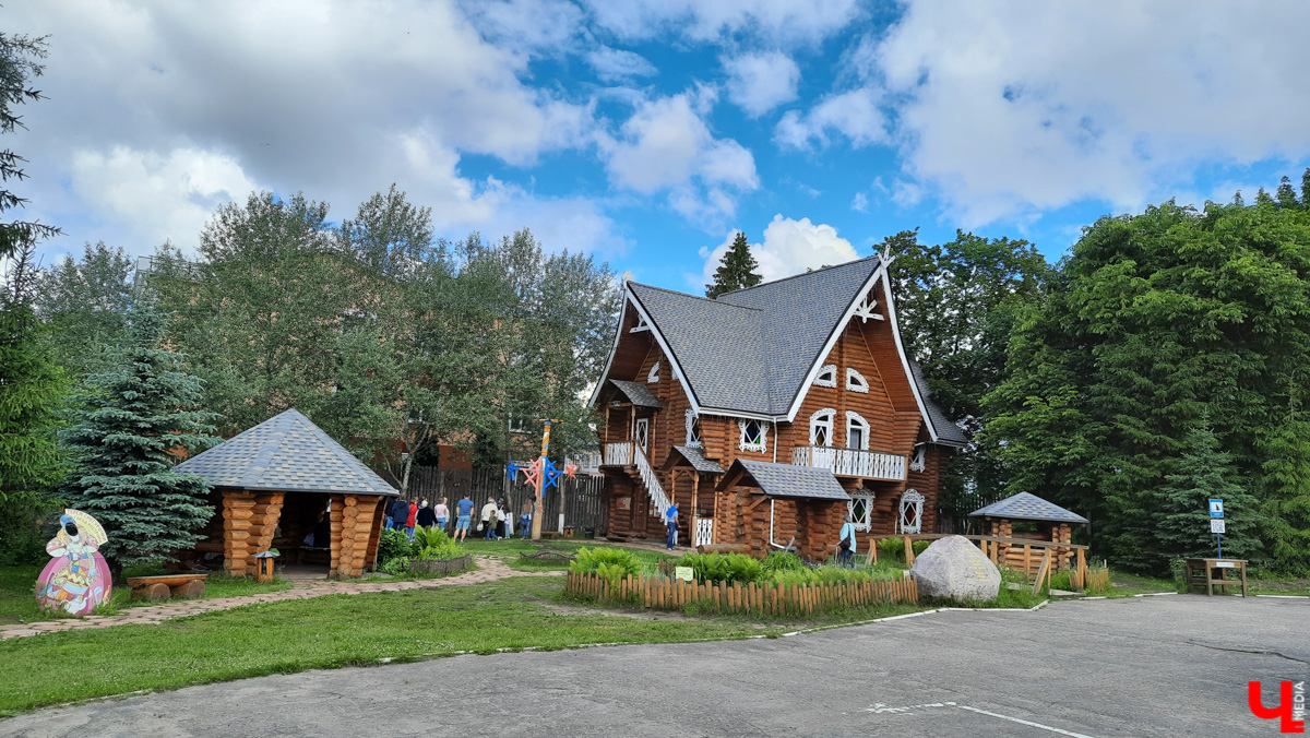 Ехать некуда? Да бросьте! Бросьте дела и айда в Кострому. Мы там побывали, делимся впечатлениями и фото.