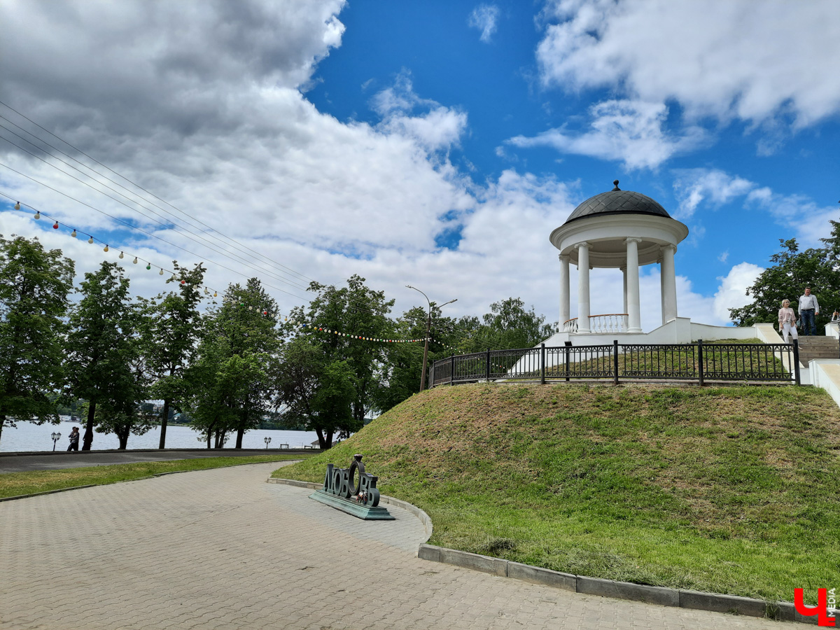 Ехать некуда? Да бросьте! Бросьте дела и айда в Кострому. Мы там побывали, делимся впечатлениями и фото.