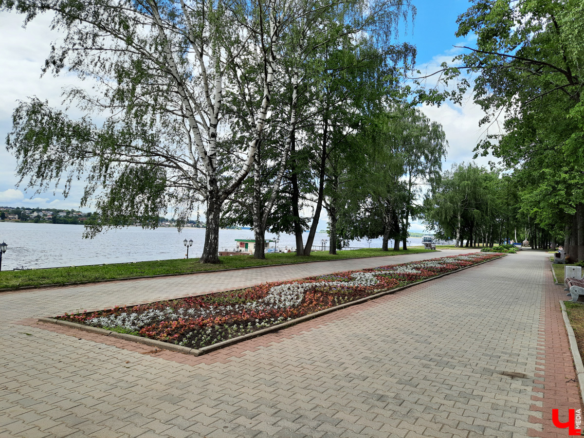 Ехать некуда? Да бросьте! Бросьте дела и айда в Кострому. Мы там побывали, делимся впечатлениями и фото.