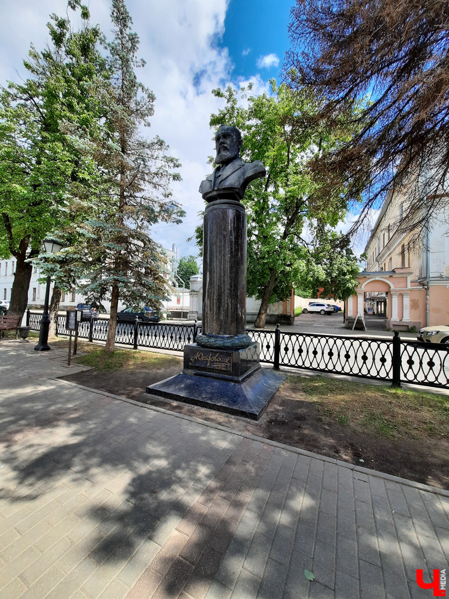 Ехать некуда? Да бросьте! Бросьте дела и айда в Кострому. Мы там побывали, делимся впечатлениями и фото.